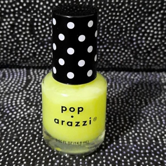 🟡 $ 2.00 POP ARAZZI NAIL POLISH  (Glow in the DARK) 0.50 oz - Picture 1 of 4